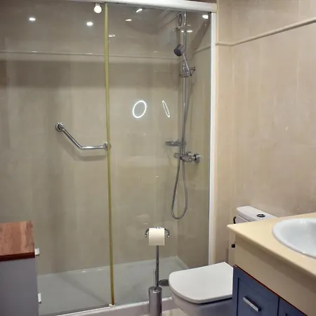 Vistas A La Ria Y Garaje En El Castro, Centro * 比戈