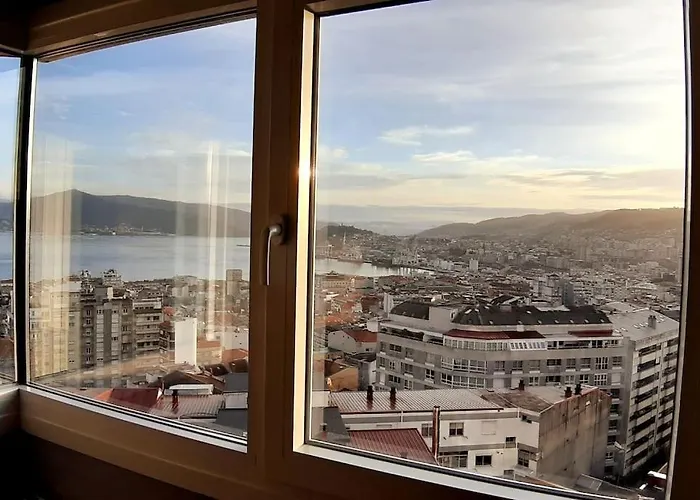 Vistas A La Ria Y Garaje En El Castro, Centro