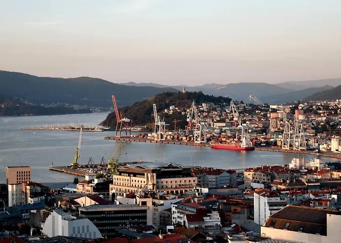 Vistas A La Ria Y Garaje En El Castro, Centro Vigo