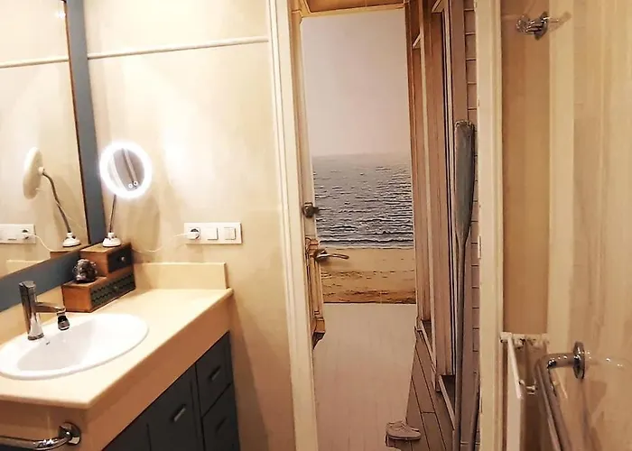 Vistas A La Ria Y Garaje En El Castro, Centro Apartament