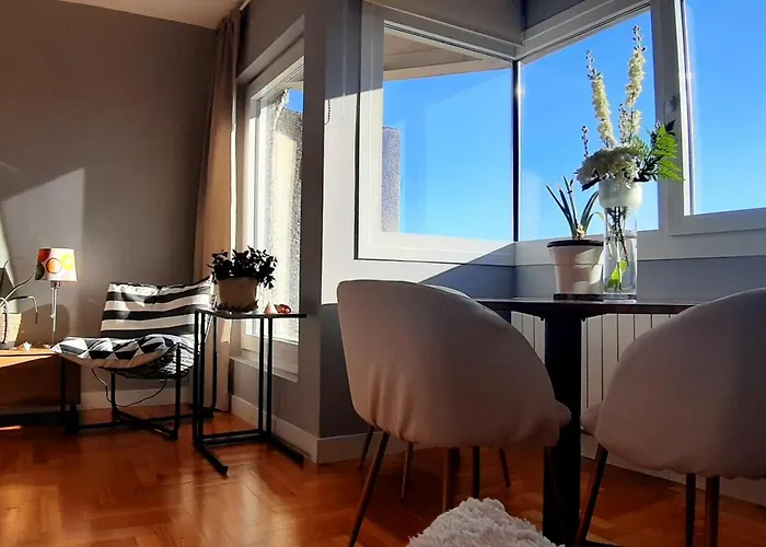 Vistas A La Ria Y Garaje En El Castro, Centro