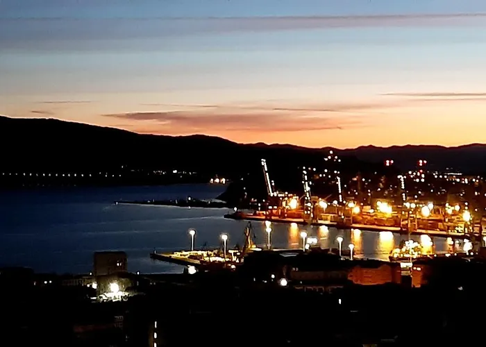 Vistas A La Ria Y Garaje En El Castro, Centro Vigo