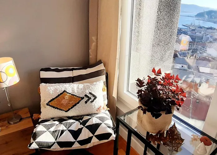 Vistas A La Ria Y Garaje En El Castro, Centro